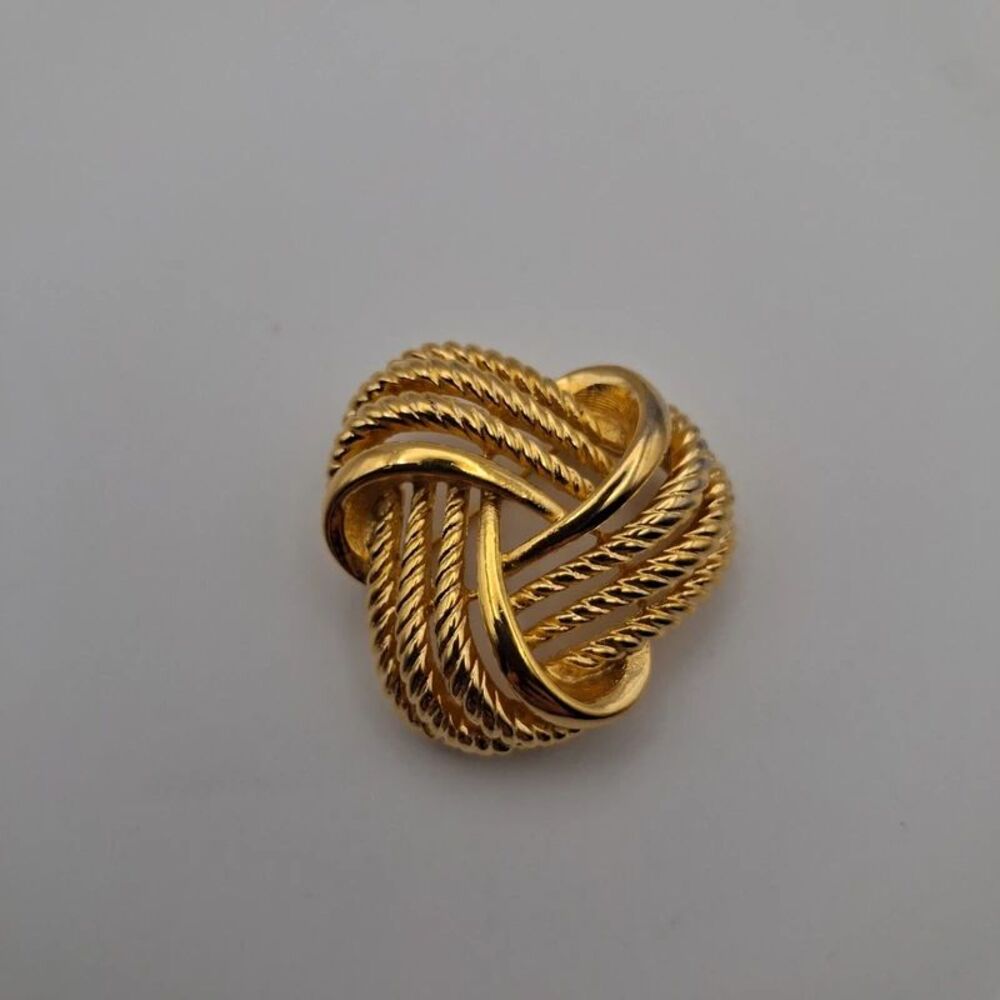 Vintage gold tone brooch